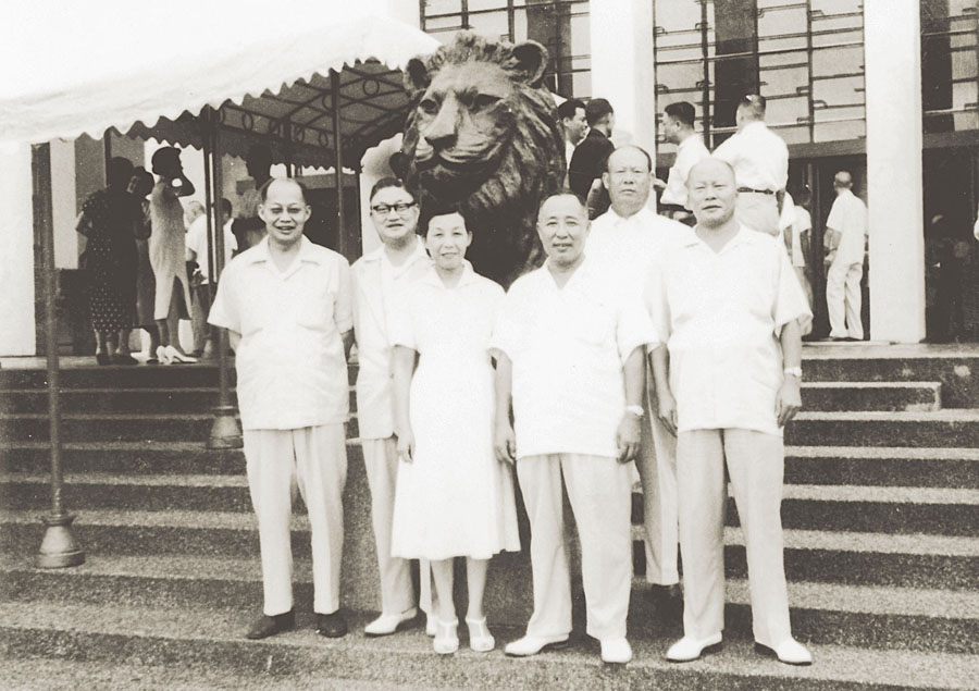 有「五龍一鳳」稱號的臺灣省議員（由左至右）李萬居、郭雨新、許世賢、郭國基、吳三連、李源棧。（張進通許世賢文教基金會提供）