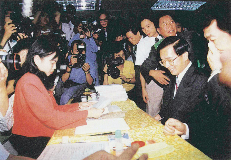 民國83年，臺北市市長選舉，候選人登記照片。